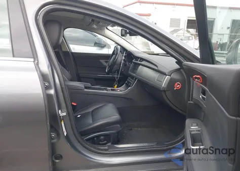 2017 Jaguar Xf 35T Prestige z USA, uszkodzony, nr VIN SAJBK4BV5HCY47515